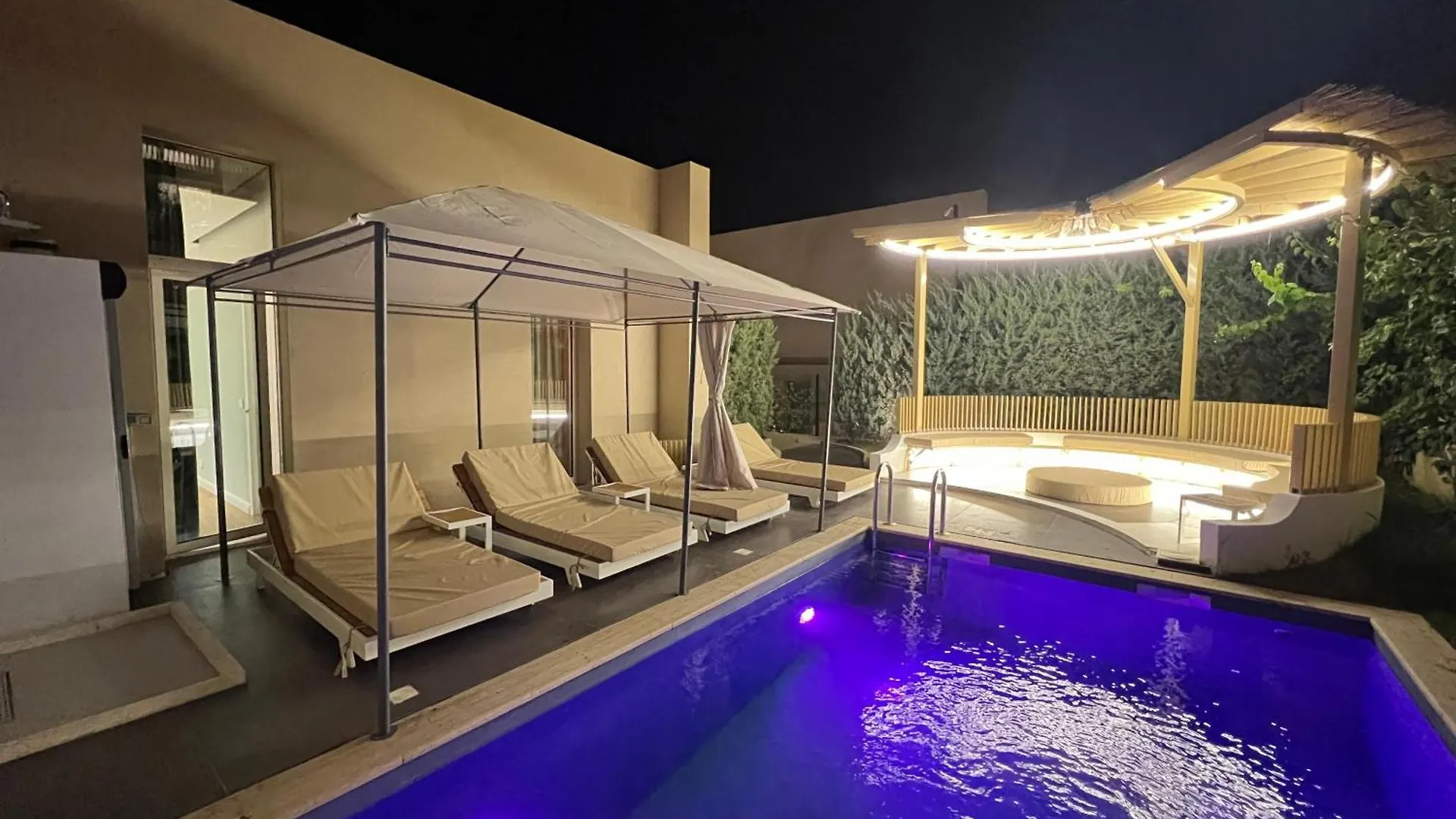 Vila 122B Palase Privat Pool Villa Himare